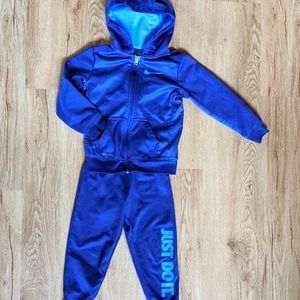 Nike Boys 4T Outfit